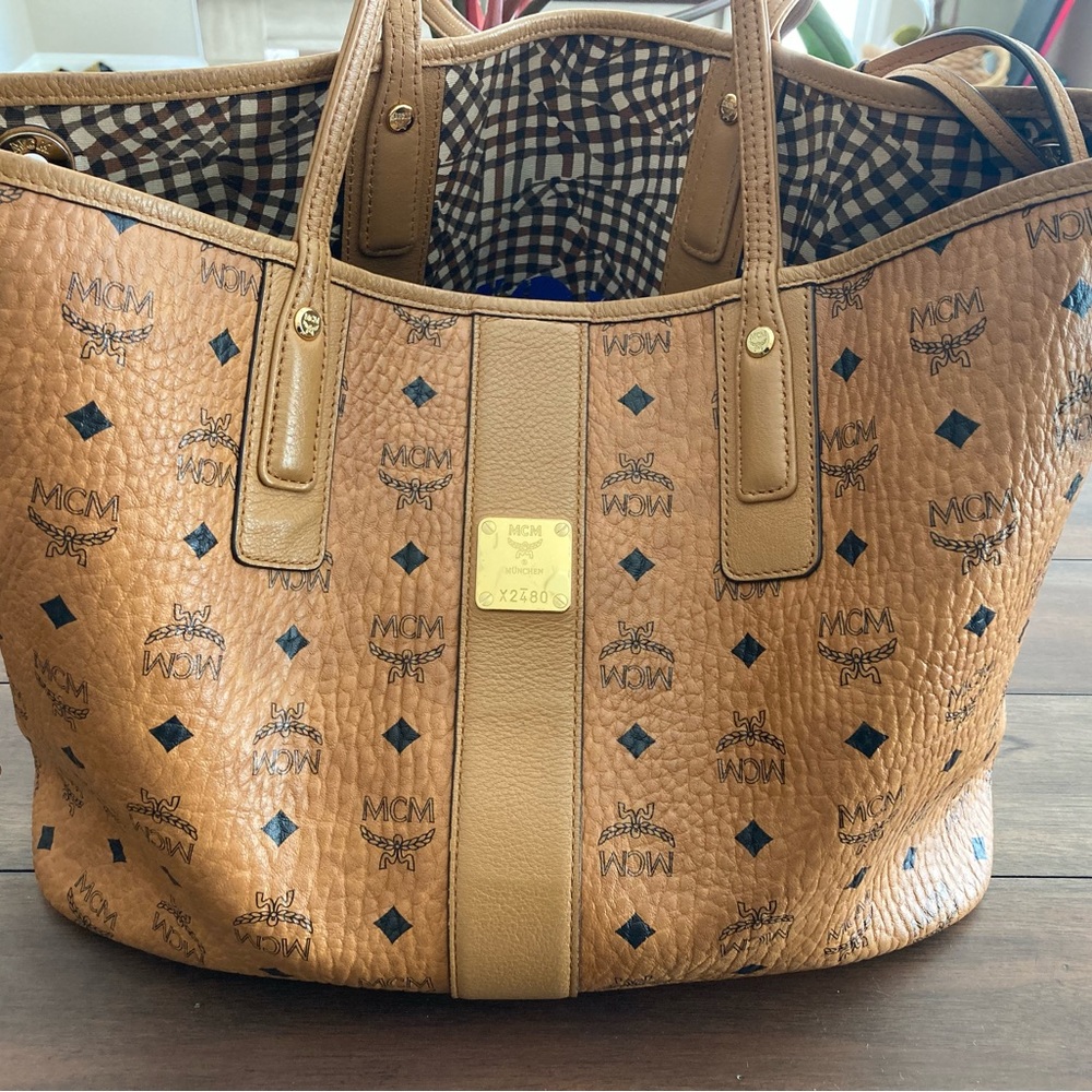 Medium Liz Reversible Shopper
MCM